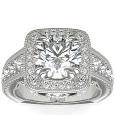 Bague de fiançailles gravée à la main avec halo de diamants taille coussin Empire Bella Vaughan pour Blue Nile en platine